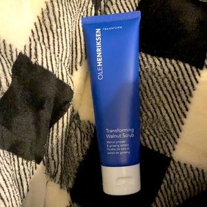 *NEW* OLEHENRIKSEN walnut scrub! Full-size